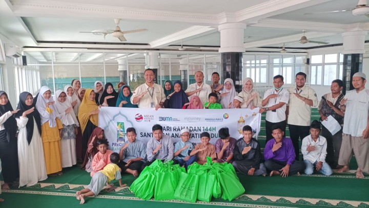 PT Angkasa Pura bersama IZI  Perwakilan Riau berikan Bingkisan Yatim Dhuafa