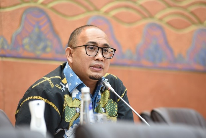 Andre Rosiade Terima Aduan SPG Sarinah Dilarang Berhijab saat Kerja. (Indonesiakini.go.id/Foto)