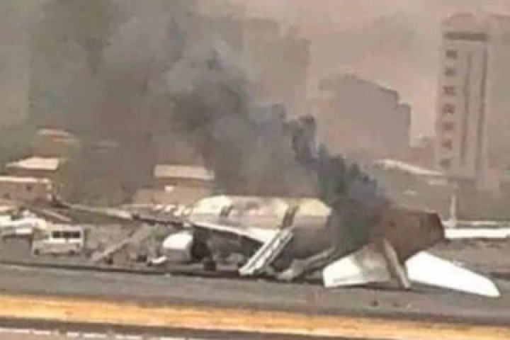 Pesawat Saudia Rusak Akibat Bentrokan Militer yang Metelus di Ibu Kota Sudan. (Minanews/Foto)