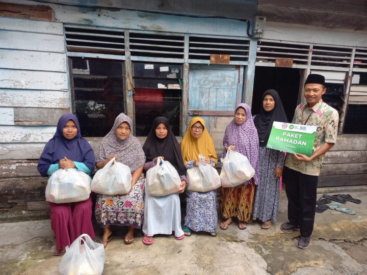 IDI bersama IZI Riau bagikan paket Ramadhan 
