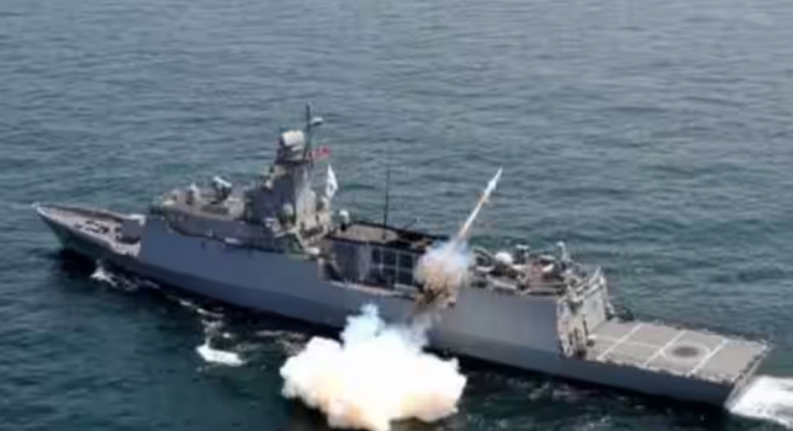 Angkatan Laut Korea Selatan mengirimkan kapal patroli kelas Chamsuri yang siaran peringatan dan upaya komunikasinya dilaporkan tidak ditanggapi oleh kapal Korea Utara /AFP