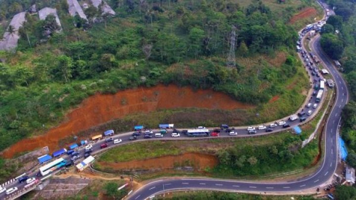 Kisah Horor Nyi Saripah Berbaju Merah dan Suka Menumpang Kendaraan di Jalur Lingkar Gentong. (iNews.id/Foto)
