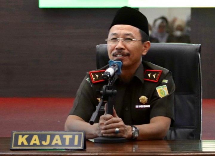 Dr. Supardi, SH., MH., Als. Rd Mahmud Sirnadirasa ( Kajati Riau).