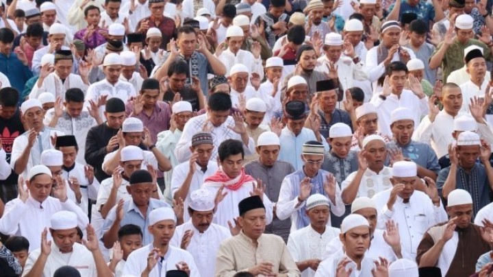 PKS meminta kepada kepala daerah di Indonesia untuk tidak melarang warga Muhammadiyah menggelar Salat Id pada 21 April 2023. Sumber: suara.com