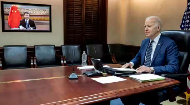 Presiden AS Joe Biden selama interaksi virtual dengan pemimpin China Xi Jinping /Reuters