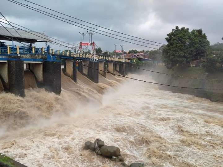 Kawasan Puncak Bogor Diguyur Hujan, Bendungan Katulampa Siaga 3. (Okezone.com/Foto)