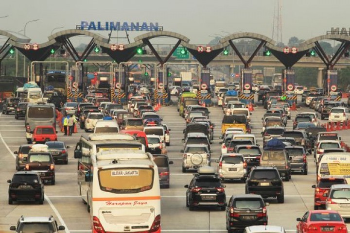 Dalam Tiga Jam, 17 Ribu Kendaraan Masuki Pantura Cirebon. (Bisnis.com/Foto)