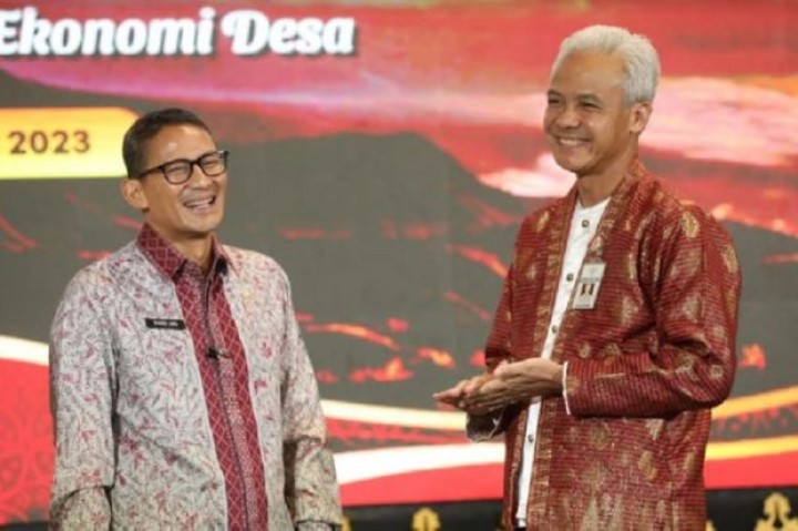 Penampakan kedekatan Gubernur Jawa Tengah Ganjar Pranowo dengan Menparekraf Sandiaga Uno. Sumber: sindonews.com