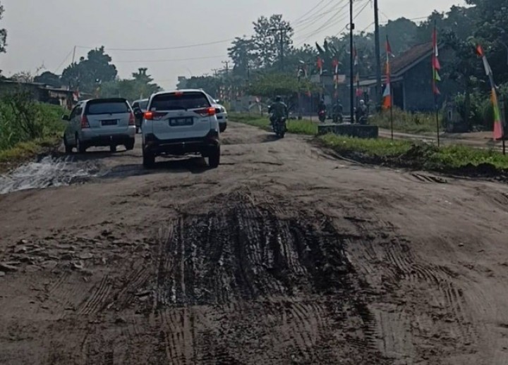 Jalan Rusak di Lampung