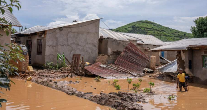 Banjir dan tanah longsor yang dipicu oleh hujan lebat, hingga Kamis, telah menewaskan lebih dari 130 orang dan menghancurkan lebih dari 5.000 rumah, kata seorang juru bicara pemerintah Rwanda /Reuters