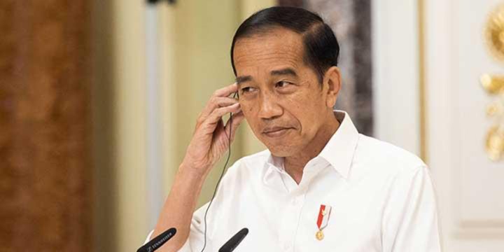 Presiden Jokowi diminta untuk mendengarkan arahan Jusuf Kalla (JK) agar tidak mencampuri urusan Pilpres 2024. Sumber: Rmol.ID