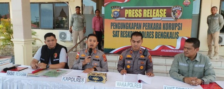 Press rilis penahanan Kades Pematang Duku Bengkalis