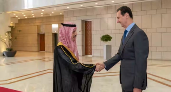 Bulan lalu, Presiden Suriah Bashar al-Assad Assad bertemu dengan Menteri Luar Negeri Saudi Pangeran Faisal bin Farhan untuk pertama kalinya sejak perang pecah pada 2011 /AFP