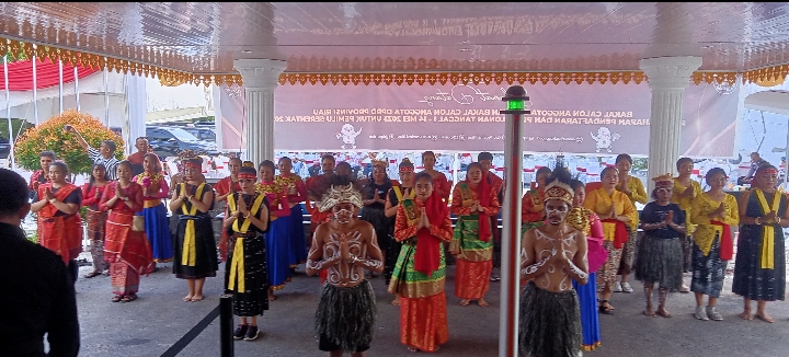 PSI Riau Daftarkan Calegnya ke KPU dengan Aktraksi Tarian Lintas Budaya