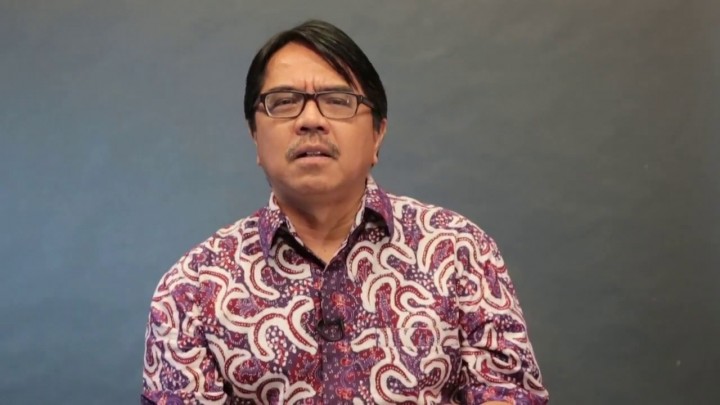 Pegiat media sosial Ade Armando menuduh mantan wakil Presiden Indonesia ke-10 dan ke-12, Jusuf Kalla atau JK telah memecah belah bangsa. Sumber: YouTube.com