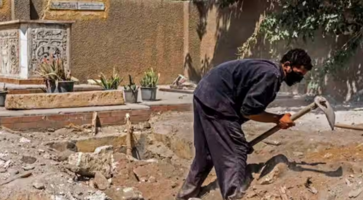 enghancuran kuburan di 'Kota Orang Mati' di Kairo /AFP