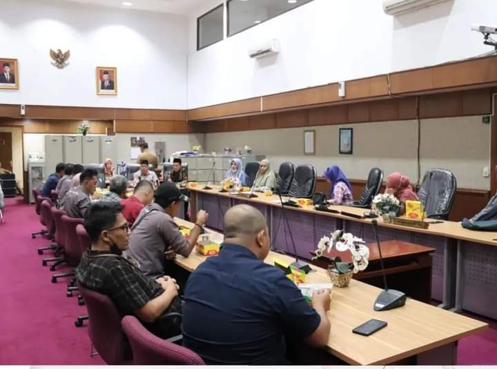 Komisi I Gelar Dapat Kerja Bersama Wartawan di Lingkungan Sekretariat DPRD Riau 