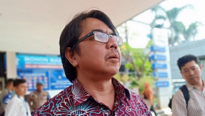 Loyalis Ganjar Pranowo, Ade Armando mengaku tak senang dengan perlakuan PDI Perjuangan kepada Bacapres 2024 Ganjar Pranowo. Sumber: Insert Live