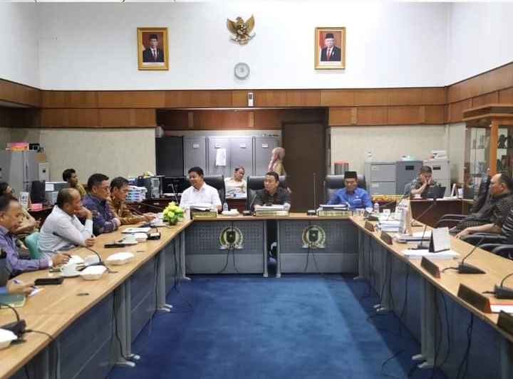 Pimpinan dan Komisi III DPRD Riau RDP Dengan BRK dan Biro Ekonomi Setdaprov Riau 