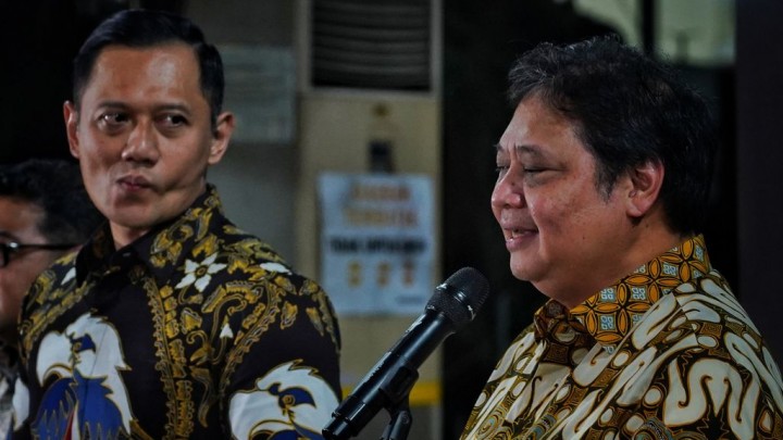 Ketua Ketua DPD Golkar Jawa Timur (Jatim) Muhammad Sarmuji mengomentari aksi kader senior mereka yang menyatakan dukungan kepada Ketua Umum Agus Harimurti Yudhoyono (AHY) untuk menjadi cawapres Anies Baswedan. Sumber: Internet