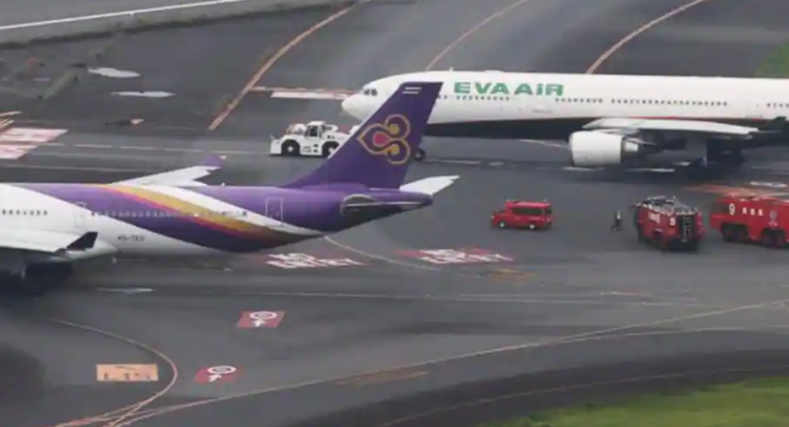 Dua pesawat bertabrakan di Bandara Haneda, Tokyo, Jepang /Twitter