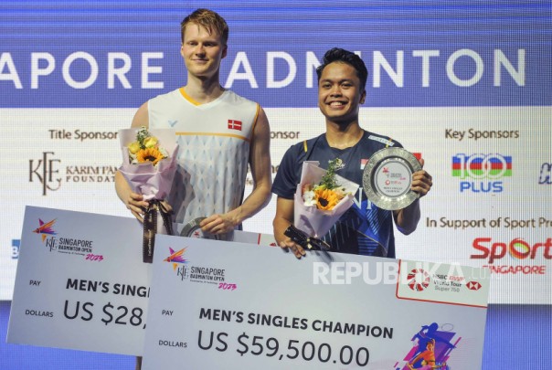 Selamat! Anthony Ginting Juara Singapore Open 2023. (Republika.id/Foto)