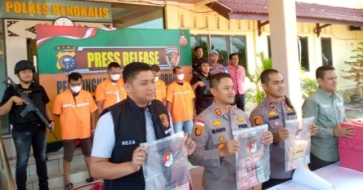 Press rilis penahanan 4 orang ASN KPU Bengkalis