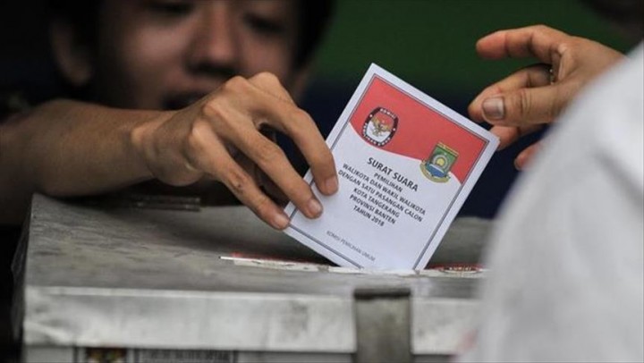 Ketua KPU RI Hasyim Asy’ari membeberkan penyebab terjadinya pemilih ganda. Hal ini diketahui setelah mereka melakukan analisis data ganda pemilih pada daftar pemilih sementara (DPS) untuk Pemilu 2024. Sumber: Anadolu Agency