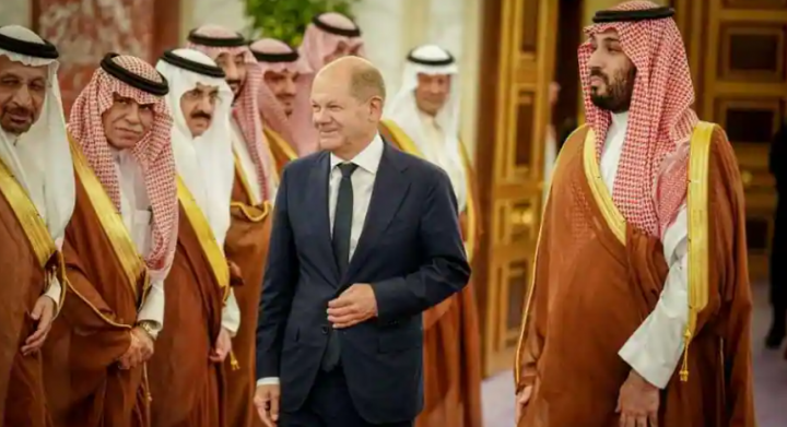 Kanselir Jerman Scholz bersama Putra Mahkota Saudi MBS /Twitter
