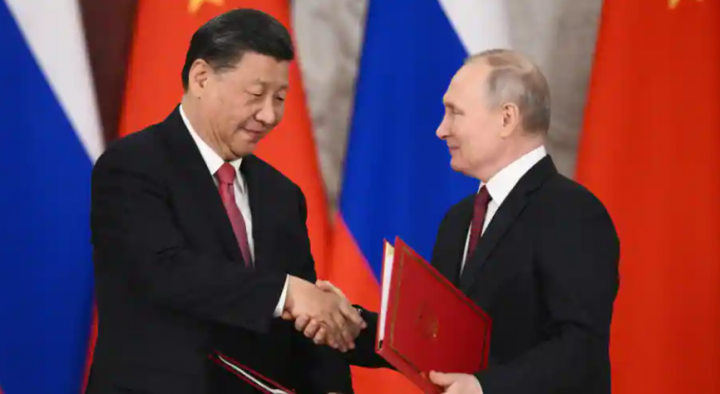 Presiden Rusia Vladimir Putin dengan Presiden China Xi Jinping /Reuters
