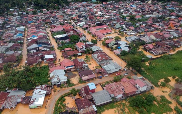 Banjir Bandang Landa Kota Padang, Ribuan Rumah Terendam. (Twitter/Foto)