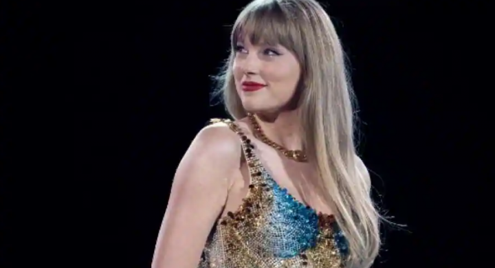 Penyanyi-penulis lagu AS Taylor Swift tampil di atas panggung pada malam pertama 'Eras Tour' di AT&T Stadium di Arlington, Texas, pada 31 Maret 2023 /AFP