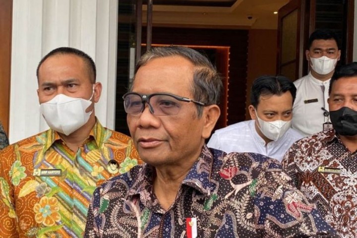 Mahfud MD Harap Polemik OTT Basarnas Disetop, Minta TNI Lanjut Usut. (Twitter/Foto)