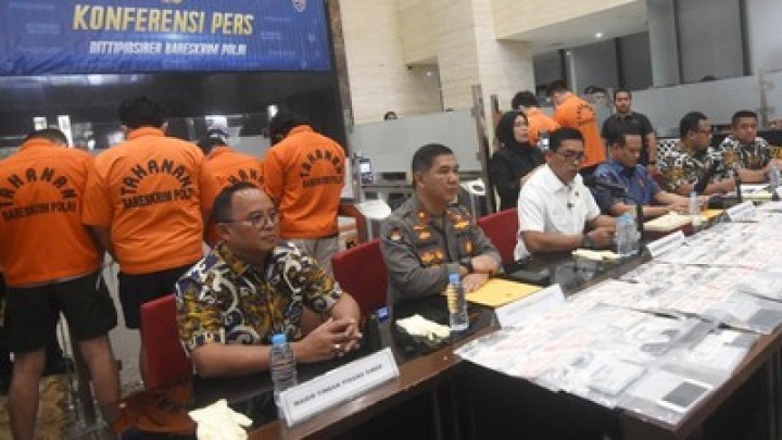 Buntut Soal Mafia IMEI Ilegal: 191 Ribu Ponsel Dimatikan, Mayoritas iPhone. (CNNIndonesia/Foto)
