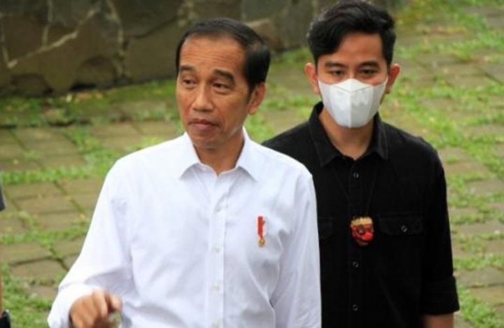 Presiden Joko Widodo (Jokowi)  dan Wali Kota Solo Gibran Rakabuming Raka. Sumber: inews.id