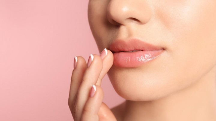Bukan Hanya Untuk Bibir, Ini 7 Manfaat Lip Balm yang Jarang Diketahui. (Fimela/Foto)