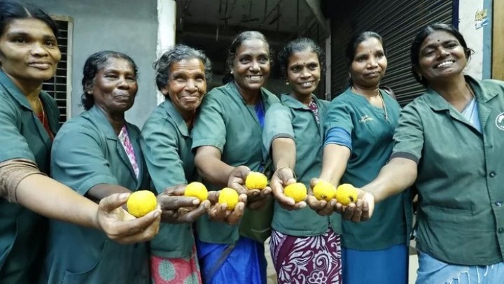 Wow! 11 Wanita Pertuga Kebersihan Menang Lotre Rp18,3 M di India. (
