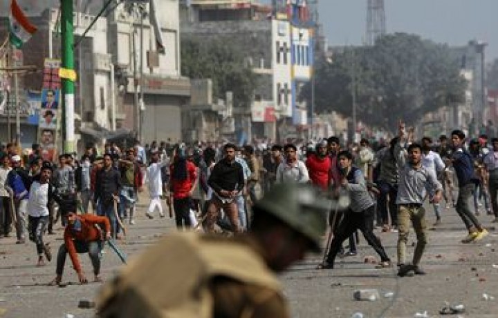 Masjid-masjid Ditutup usai Bentrokan Maut Sektarian Pecah di Ibu Kota India. (Twitter/Foto)