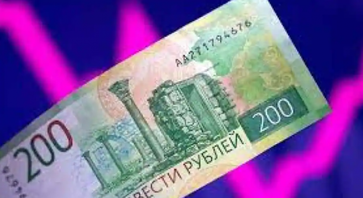 Uang kertas Rusia /Reuters