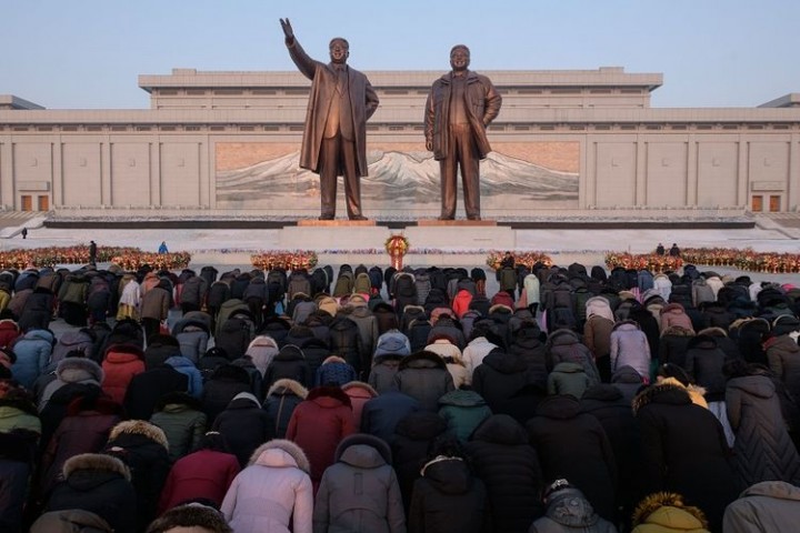 Topan Khanun Datang, Warga Korea Utara Diminta Utamakan Penjagaan Foto Kim Jong Un. (Telegram/Foto)