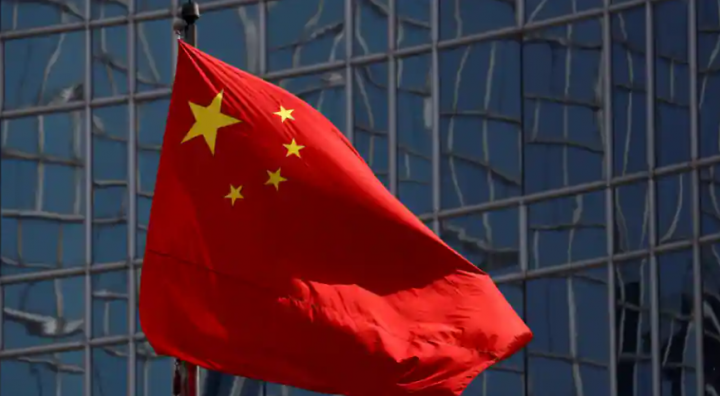 Bendera nasional China terlihat di Beijing, China /Reuters