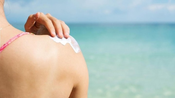 Marak Sunscreen SPF Palsu, Apa Sih Arti 'SPF 50' Sebenarnya?