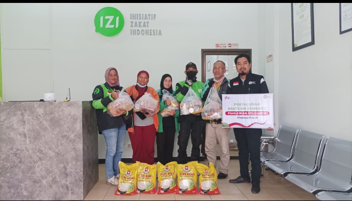 IZI Riau Salurkan Bantuan Sembako untuk Pahlawan Keluarga