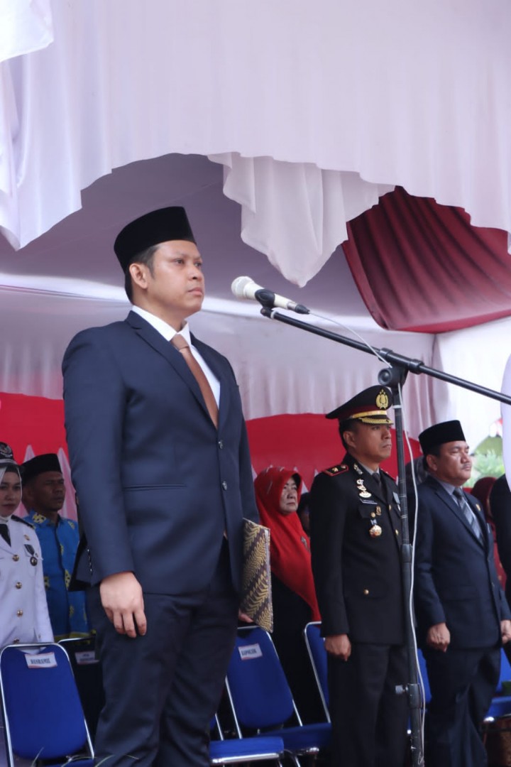Hadiri Upacara HUT RI Ke-78,Wakil Ketua DPRD Siak Androy Bacakan Teks Proklamasi 