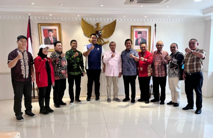 Pertemuan Gubri Syamsuar dan rombongan dengan Menpora di Jakarta