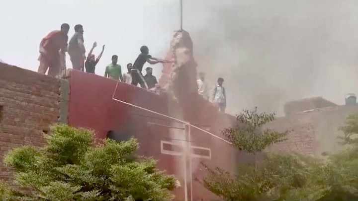 Pakistan Rusuh 4 Gereja Dibakar, Kepolisian Jaga Ketat Kawasan Kristen. (detik.com/Foto)