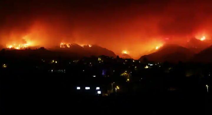 Situasi kebakaran hutan yang terjadi di Pulau Tenerife, Spanyol