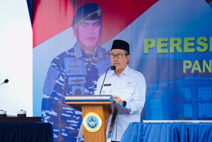 Gubri Syamsuar dalam peresmian Mako TNI AL di Dumai