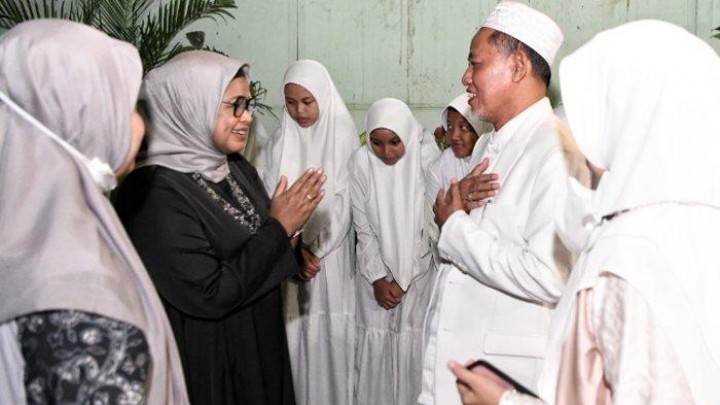 Kunjungi Dua Pesantrendi Jombang, Istir Anies Baswedan di Doakan Kiai. (Tribun/Foto)