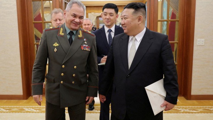 Menham Rusia Diisukan Ajak Kim Jong Un Latihan Militer Bersama China. (BBC/Foto)